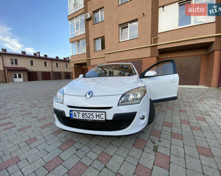Белый Рено Меган, объемом двигателя 1.46 л и пробегом 240 тыс. км за 6900 $, фото 2 на Automoto.ua