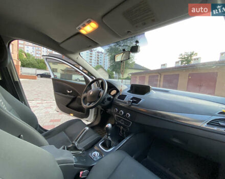 Белый Рено Меган, объемом двигателя 1.46 л и пробегом 240 тыс. км за 6900 $, фото 35 на Automoto.ua