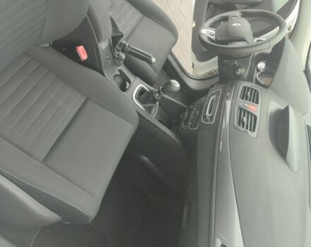 Белый Рено Меган, объемом двигателя 1.4 л и пробегом 266 тыс. км за 6399 $, фото 7 на Automoto.ua