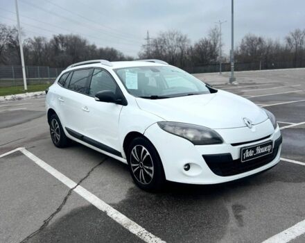 Белый Рено Меган, объемом двигателя 1.5 л и пробегом 261 тыс. км за 5700 $, фото 2 на Automoto.ua