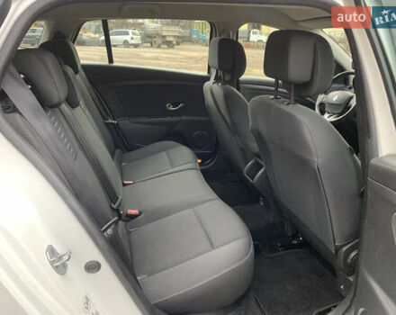 Белый Рено Меган, объемом двигателя 1.5 л и пробегом 221 тыс. км за 7200 $, фото 16 на Automoto.ua