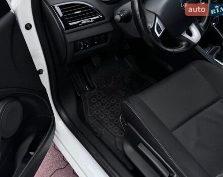 Белый Рено Меган, объемом двигателя 1.46 л и пробегом 265 тыс. км за 6500 $, фото 4 на Automoto.ua