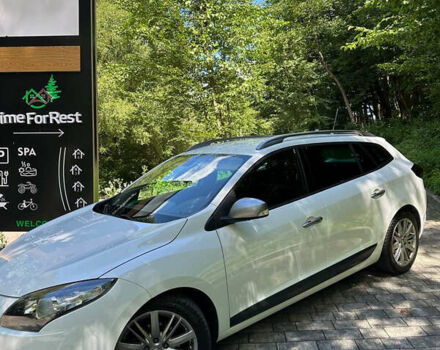 Белый Рено Меган, объемом двигателя 1.5 л и пробегом 230 тыс. км за 8299 $, фото 3 на Automoto.ua
