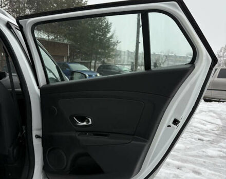 Белый Рено Меган, объемом двигателя 1.6 л и пробегом 250 тыс. км за 7100 $, фото 39 на Automoto.ua