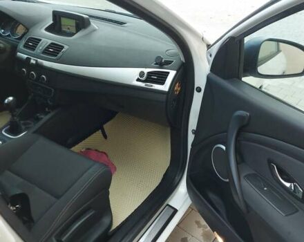 Белый Рено Меган, объемом двигателя 1.46 л и пробегом 213 тыс. км за 6800 $, фото 7 на Automoto.ua