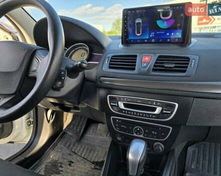 Рено Меган 2011 у Дніпро (Дніпропетровську) на Automoto.ua Білий Рено Меган, об'ємом двигуна 2 л та пробігом 218 тис. км за 8000 $, фото 2 на Automoto.ua