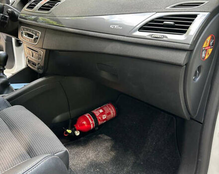 Белый Рено Меган, объемом двигателя 1.5 л и пробегом 230 тыс. км за 8299 $, фото 31 на Automoto.ua