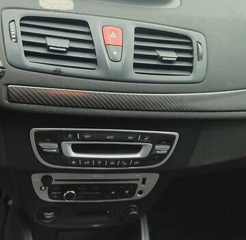 Белый Рено Меган, объемом двигателя 1.5 л и пробегом 210 тыс. км за 7200 $, фото 5 на Automoto.ua