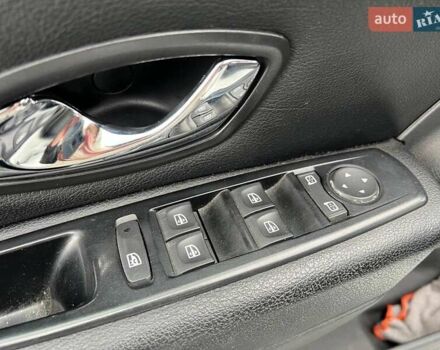 Белый Рено Меган, объемом двигателя 1.5 л и пробегом 240 тыс. км за 8190 $, фото 15 на Automoto.ua