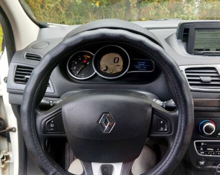 Белый Рено Меган, объемом двигателя 1.5 л и пробегом 308 тыс. км за 7200 $, фото 4 на Automoto.ua