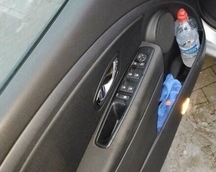 Белый Рено Меган, объемом двигателя 1.46 л и пробегом 239 тыс. км за 7200 $, фото 10 на Automoto.ua