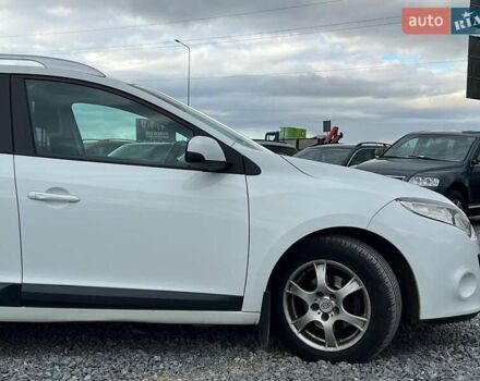 Белый Рено Меган, объемом двигателя 1.5 л и пробегом 240 тыс. км за 8190 $, фото 11 на Automoto.ua