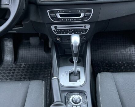 Белый Рено Меган, объемом двигателя 1.5 л и пробегом 250 тыс. км за 7700 $, фото 8 на Automoto.ua