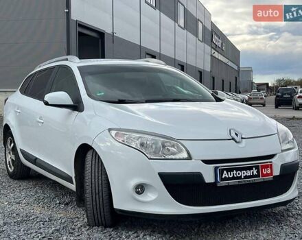 Белый Рено Меган, объемом двигателя 1.5 л и пробегом 240 тыс. км за 8190 $, фото 2 на Automoto.ua
