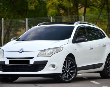 Белый Рено Меган, объемом двигателя 1.5 л и пробегом 162 тыс. км за 8555 $, фото 2 на Automoto.ua