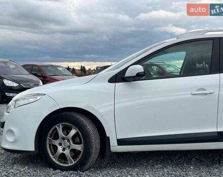 Белый Рено Меган, объемом двигателя 1.5 л и пробегом 240 тыс. км за 8190 $, фото 3 на Automoto.ua