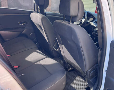 Білий Рено Меган, об'ємом двигуна 1.46 л та пробігом 303 тис. км за 6200 $, фото 10 на Automoto.ua