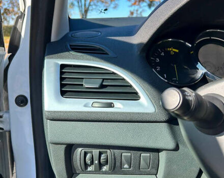 Белый Рено Меган, объемом двигателя 1.5 л и пробегом 277 тыс. км за 7700 $, фото 9 на Automoto.ua