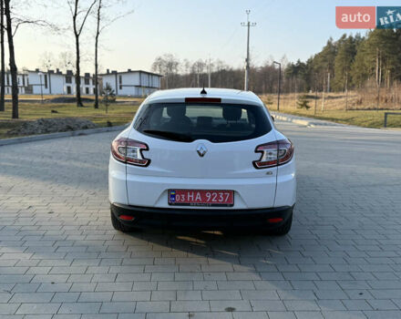 Белый Рено Меган, объемом двигателя 1.5 л и пробегом 257 тыс. км за 7200 $, фото 5 на Automoto.ua