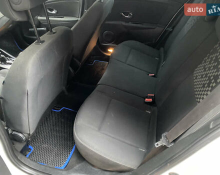 Білий Рено Меган, об'ємом двигуна 1.46 л та пробігом 300 тис. км за 5800 $, фото 14 на Automoto.ua