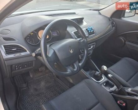 Рено Меган 2012 в Одессе на Automoto.ua Белый Рено Меган, объемом двигателя 1.46 л и пробегом 364 тыс. км за 6000 $, фото 4 на Automoto.ua