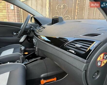 Белый Рено Меган, объемом двигателя 1.5 л и пробегом 225 тыс. км за 7699 $, фото 130 на Automoto.ua