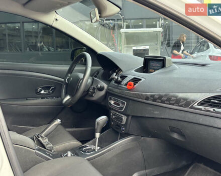 Білий Рено Меган, об'ємом двигуна 1.46 л та пробігом 260 тис. км за 7099 $, фото 7 на Automoto.ua