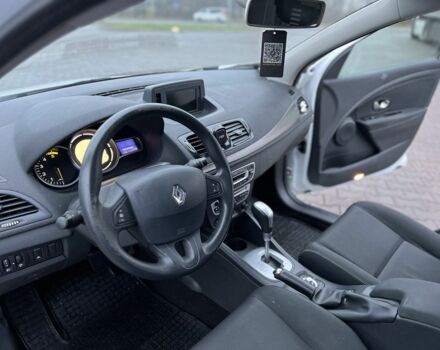 Белый Рено Меган, объемом двигателя 1.5 л и пробегом 250 тыс. км за 7700 $, фото 2 на Automoto.ua