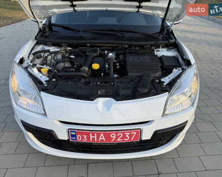 Белый Рено Меган, объемом двигателя 1.5 л и пробегом 257 тыс. км за 7200 $, фото 23 на Automoto.ua