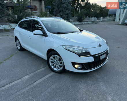 Белый Рено Меган, объемом двигателя 1.6 л и пробегом 180 тыс. км за 8700 $, фото 1 на Automoto.ua