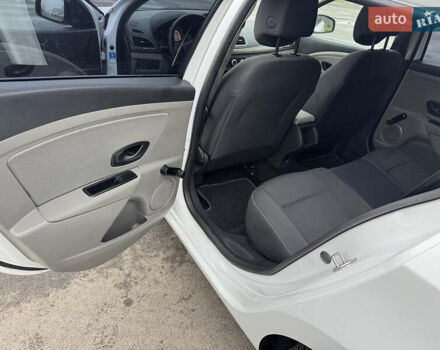 Білий Рено Меган, об'ємом двигуна 1.6 л та пробігом 235 тис. км за 7500 $, фото 25 на Automoto.ua