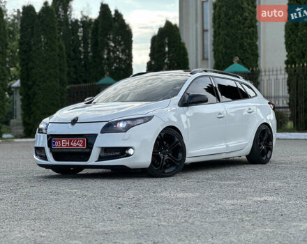 Белый Рено Меган, объемом двигателя 0 л и пробегом 160 тыс. км за 9300 $, фото 4 на Automoto.ua