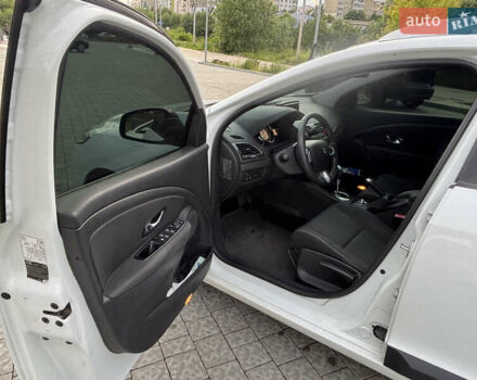 Білий Рено Меган, об'ємом двигуна 1.46 л та пробігом 260 тис. км за 7099 $, фото 11 на Automoto.ua