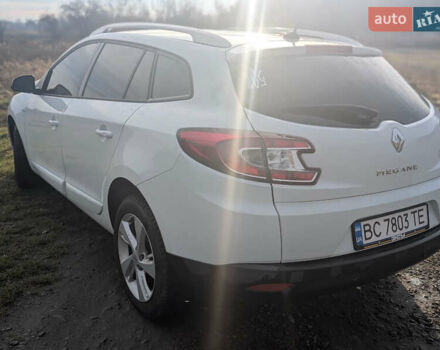Білий Рено Меган, об'ємом двигуна 1.46 л та пробігом 261 тис. км за 7800 $, фото 7 на Automoto.ua