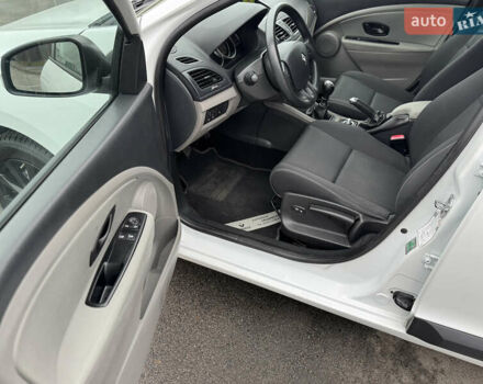 Білий Рено Меган, об'ємом двигуна 1.6 л та пробігом 235 тис. км за 7500 $, фото 15 на Automoto.ua