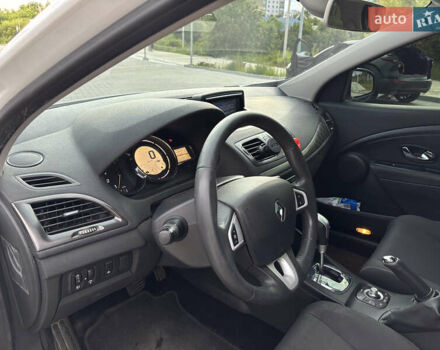 Білий Рено Меган, об'ємом двигуна 1.46 л та пробігом 260 тис. км за 7099 $, фото 9 на Automoto.ua