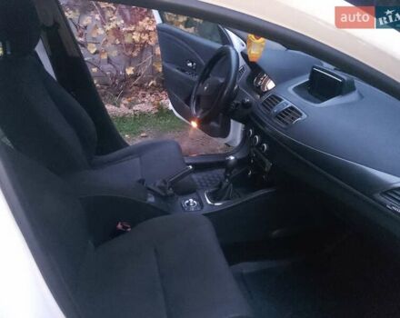 Белый Рено Меган, объемом двигателя 1.46 л и пробегом 333 тыс. км за 7000 $, фото 3 на Automoto.ua