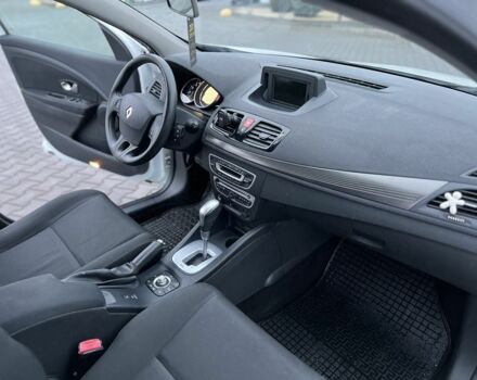 Белый Рено Меган, объемом двигателя 1.5 л и пробегом 250 тыс. км за 7700 $, фото 7 на Automoto.ua