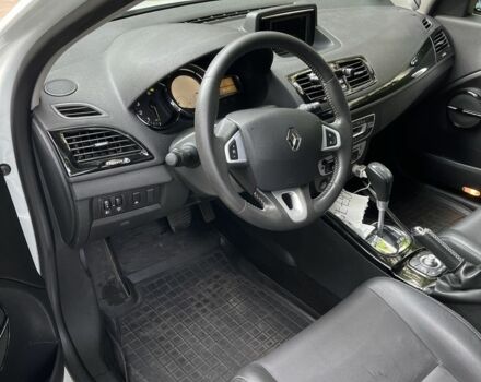 Белый Рено Меган, объемом двигателя 1.5 л и пробегом 240 тыс. км за 9900 $, фото 6 на Automoto.ua