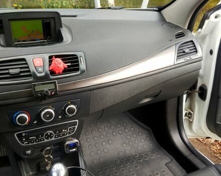 Белый Рено Меган, объемом двигателя 1.5 л и пробегом 308 тыс. км за 7200 $, фото 5 на Automoto.ua