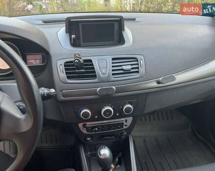 Белый Рено Меган, объемом двигателя 1.5 л и пробегом 310 тыс. км за 8300 $, фото 11 на Automoto.ua