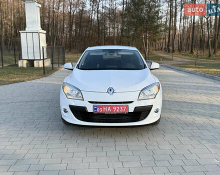 Белый Рено Меган, объемом двигателя 1.5 л и пробегом 257 тыс. км за 7200 $, фото 1 на Automoto.ua