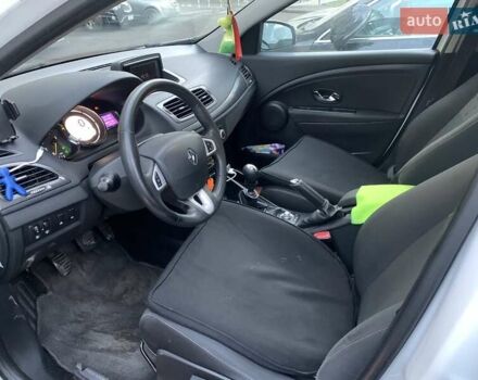 Белый Рено Меган, объемом двигателя 1.5 л и пробегом 260 тыс. км за 8100 $, фото 5 на Automoto.ua