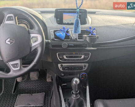 Білий Рено Меган, об'ємом двигуна 1.46 л та пробігом 261 тис. км за 7800 $, фото 15 на Automoto.ua