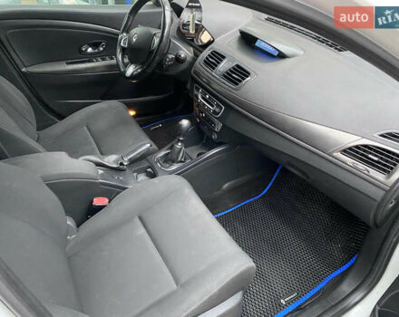 Білий Рено Меган, об'ємом двигуна 1.46 л та пробігом 300 тис. км за 5800 $, фото 12 на Automoto.ua