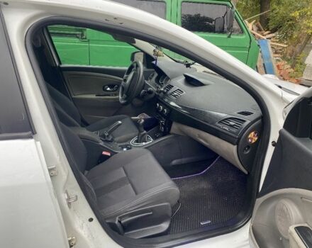 Белый Рено Меган, объемом двигателя 2 л и пробегом 266 тыс. км за 5600 $, фото 3 на Automoto.ua