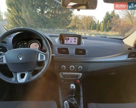 Белый Рено Меган, объемом двигателя 1.5 л и пробегом 271 тыс. км за 8000 $, фото 5 на Automoto.ua