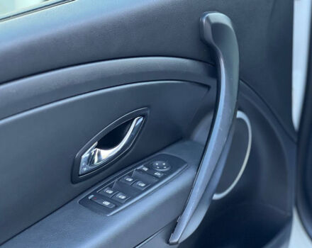 Белый Рено Меган, объемом двигателя 1.5 л и пробегом 225 тыс. км за 8600 $, фото 6 на Automoto.ua