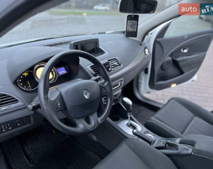 Білий Рено Меган, об'ємом двигуна 1.5 л та пробігом 250 тис. км за 7900 $, фото 10 на Automoto.ua