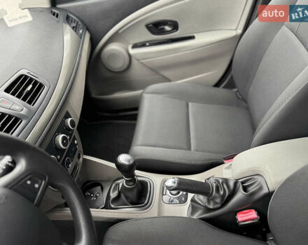 Білий Рено Меган, об'ємом двигуна 1.6 л та пробігом 235 тис. км за 7500 $, фото 22 на Automoto.ua